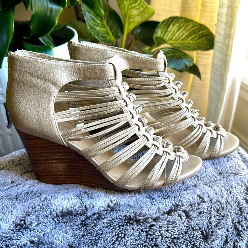 Sole Society taupe wedges Sz 8